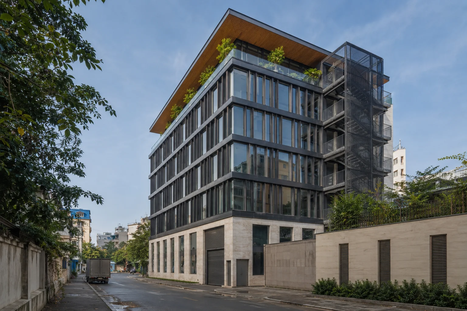 Axis Office 7F — Mặt sau và lõi thang thoát hiểm — Home6D