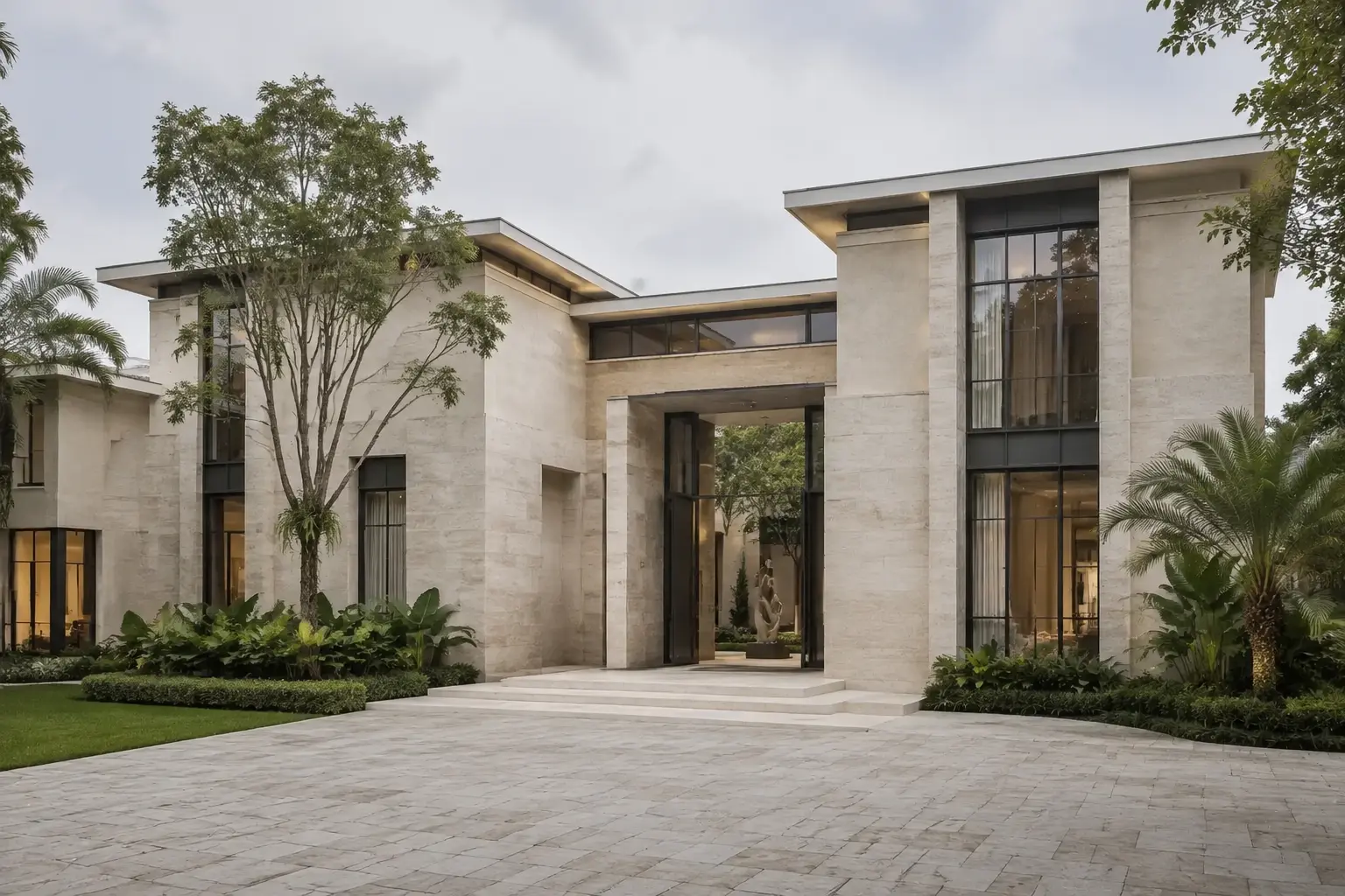 Nhà Trưng Bày 690 — Mặt tiền và sân đón — Home6D