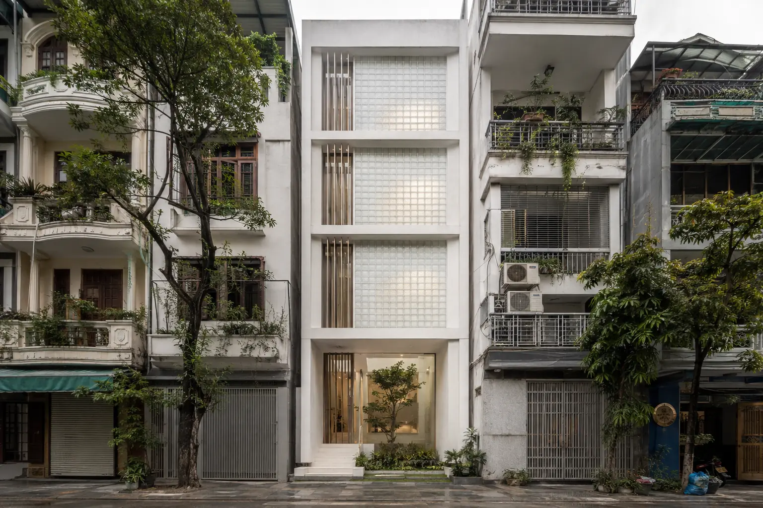 Lightwell Townhouse 300 — Mặt tiền đô thị — Home6D