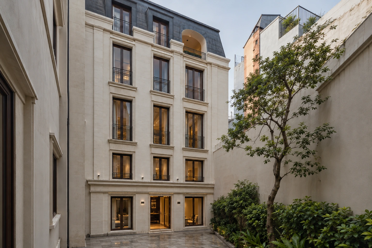 Maison An Phú 460 — Sân sau và giếng sáng — Home6D